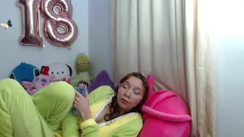 luna_rios69 online show from December 15, 7:15 am