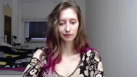 L U N A  online show from November 14, 7:54 am