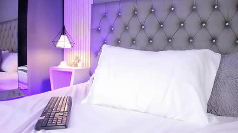 Luna  online show from February 10, 5:38 pm