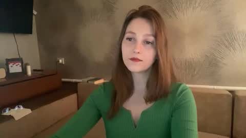 lunafeather online show from March 28, 5:09 am