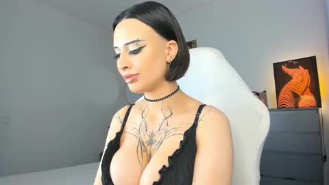 Snapshot of lunagothgirl chatting on October 6, 4:30 am Luna online show from October 6, 4:30 am