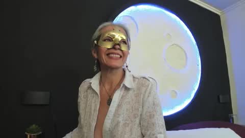 lunamisteriosa_ online show from October 18, 12:31 pm