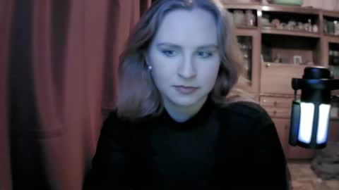 lunamystique_ online show from February 13, 10:46 pm