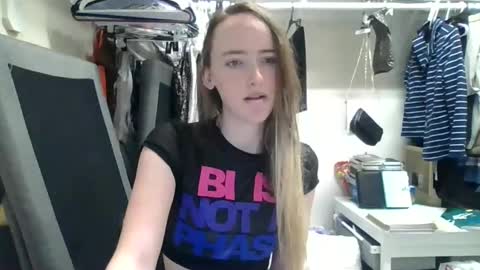 Snapshot of lunapixie2020 chatting on January 17, 11:18 pm lunapixie2020 online show from January 17, 11:18 pm