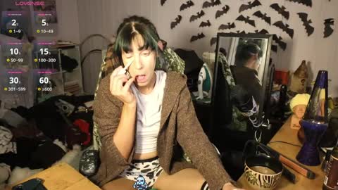 ..LunaSparkles. online show from April 3, 5:25 am