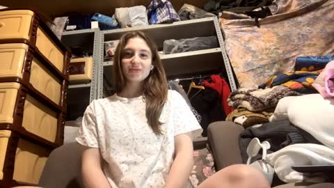 Mia online show from April 3, 3:52 pm