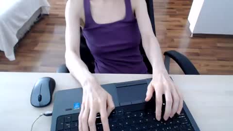 lunavibe_ online show from June 27, 12:22 pm