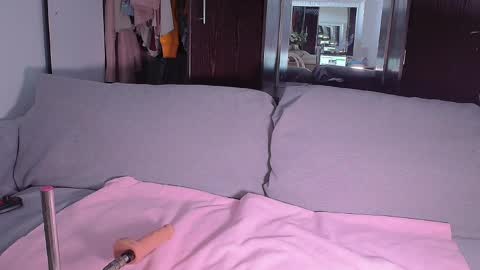 lusciouslipsxx online show from March 28, 7:43 am