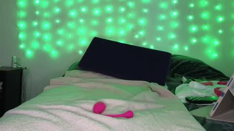 Shauna online show from February 9, 5:43 pm