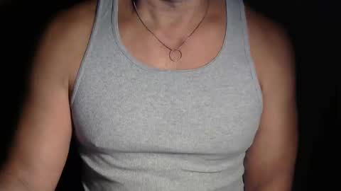 Snapshot of luvzjerkingoff chatting on October 2, 1:32 pm luvzjerkingoff online show from October 2, 1:32 pm