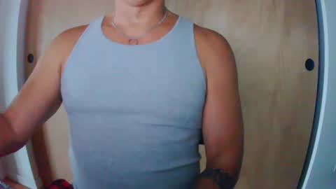 Snapshot of luvzjerkingoff chatting on December 2, 11:35 pm luvzjerkingoff online show from December 2, 11:35 pm