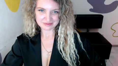 Donna online show from July 6, 3:03 pm