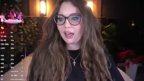 luxsopphia_ online show from July 3, 12:43 pm