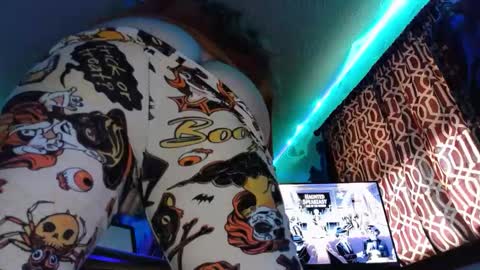 Snapshot of luxuriousuburbawife chatting on October 28, 2:51 pm luxuriousuburbawife online show from October 28, 2:51 pm