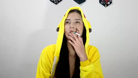 Snapshot of lyla205 chatting on October 18, 5:00 am lyla online show from October 18, 5:00 am