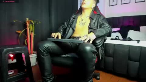 Lyle Bennett Freelance Model online show from July 12, 2:31 pm