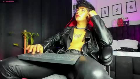 Lyle Bennett Freelance Model online show from August 1, 12:07 pm