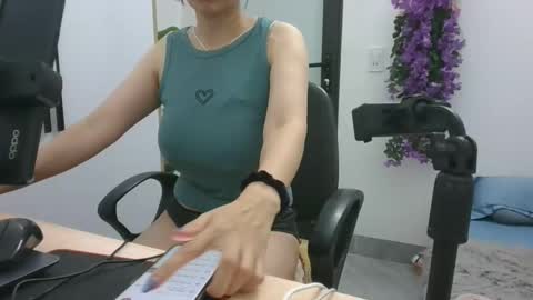 Snapshot of lyli_99 chatting on October 4, 9:56 pm lyli_99 online show from October 4, 9:56 pm