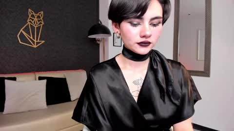 Lyn online show from February 8, 9:15 pm