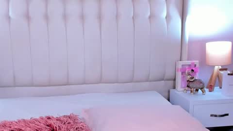 Lyn online show from January 8, 11:05 am