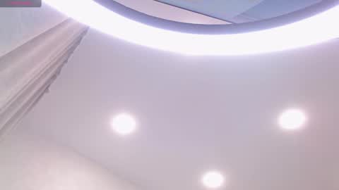 im Lynette  online show from February 25, 8:00 pm