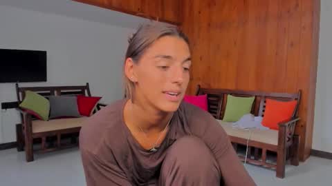  LYNN  online show from November 17, 9:12 am