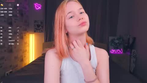 Cozy Lynns room online show from February 21, 8:28 am