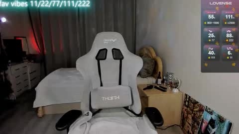 lynne_dawson online show from October 26, 5:34 pm