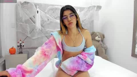 Lyxi online show from October 5, 11:40 am