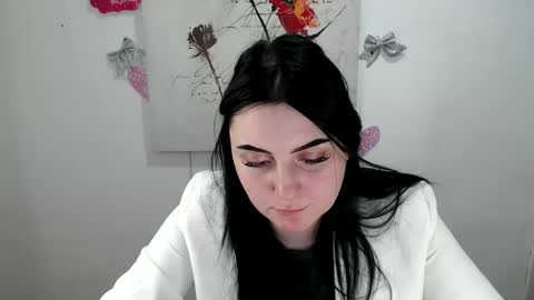 m_i_k_i_ online show from March 9, 12:10 pm