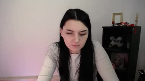 m_i_k_i_ online show from February 12, 11:58 am