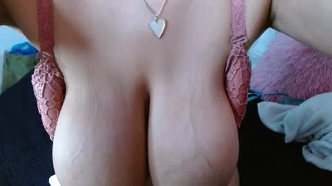Snapshot of maaddy_thompson chatting on October 20, 10:37 pm maaddy_thompson online show from October 20, 10:37 pm