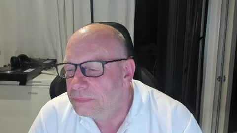 Andy online show from June 21, 9:32 pm