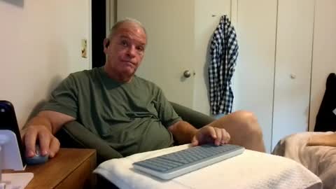 mackdocc001 online show from July 24, 5:10 pm