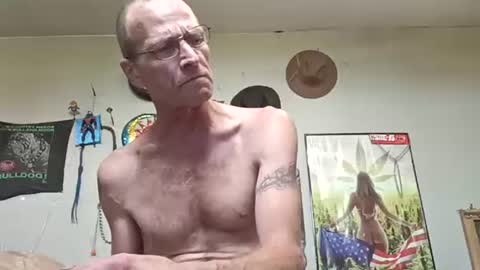 mackdog1369 online show from May 5, 1:06 pm