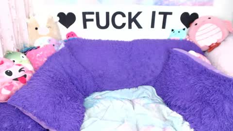 Mackenzie Wolfe online show from June 9, 4:34 am