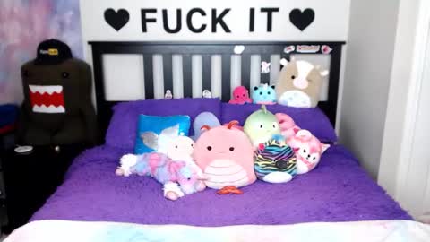 Mackenzie Wolfe online show from December 20, 5:58 am