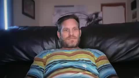 Snapshot of mackincaliallday chatting on October 19, 8:30 am MackinCaliAllDay online show from October 19, 8:30 am