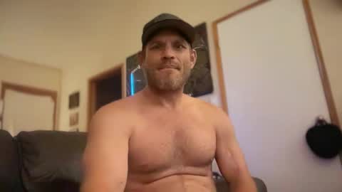 Snapshot of mackincaliallday chatting on October 5, 8:23 am MackinCaliAllDay online show from October 5, 8:23 am