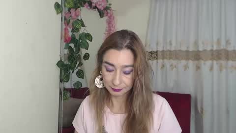 Snapshot of madam_dali chatting on February 18, 12:49 pm Dalila online show from February 18, 12:49 pm