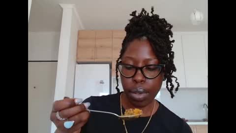 YourMadamIndigo online show from February 21, 10:40 am