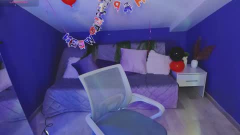 Snapshot of madammilly chatting on October 22, 6:27 am Evelyn online show from October 22, 6:27 am