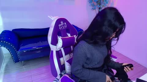 maddie_t18 online show from April 9, 11:27 am