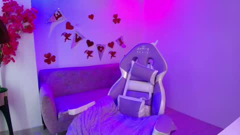 maddie_t18 online show from February 26, 11:46 am