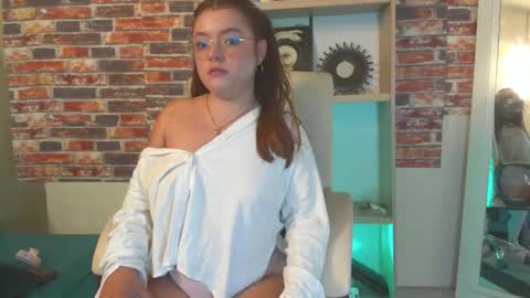 Madeline Martinez online show from November 19, 2:11 am