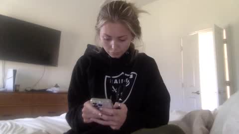 Snapshot of madirose69 chatting on October 21, 4:43 pm mari rose online show from October 21, 4:43 pm