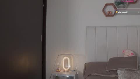 Valentina   1030   530  -  online show from March 10, 4:50 am