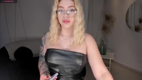 Madison Kane online show from February 18, 11:10 am