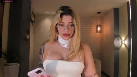 Madison Kane online show from December 3, 11:11 am