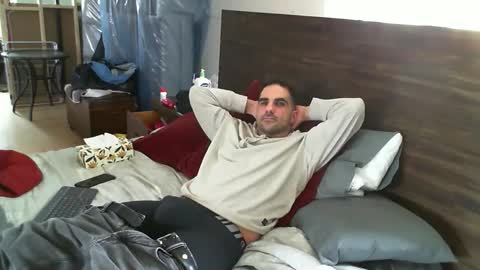 Guigui online show from April 6, 5:03 pm